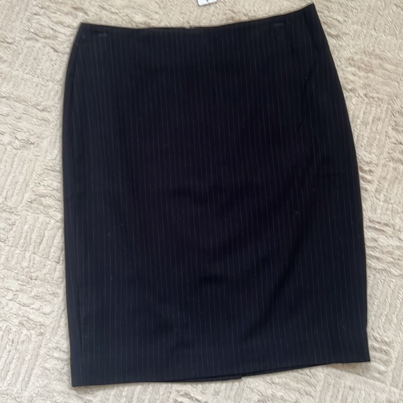 Banana Republic lined skirt, navy pinstripe, Size 4, New with tags - Picture 1 of 16